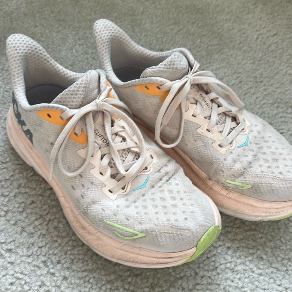 HOKA clifton 9